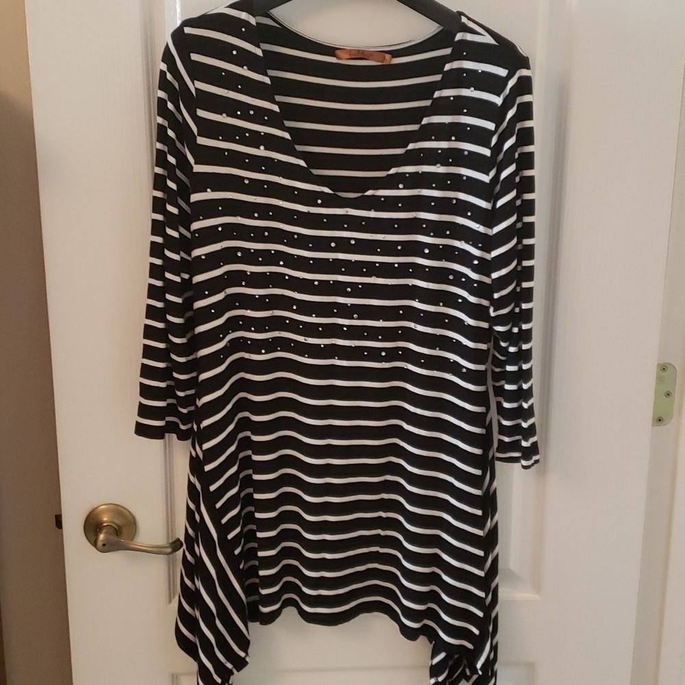 Beldini black and white Soft tunic with rhinestone detail